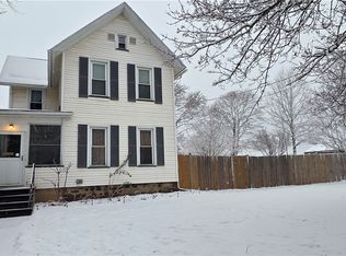 41 N Lake Ave, Bergen, NY 14416