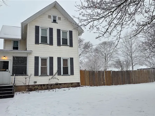 41 N Lake Ave, Bergen, NY 14416