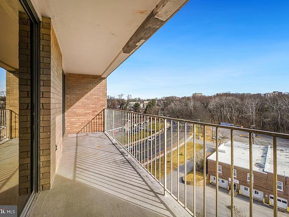 5th image of 2100 Washington Ave APT 9B