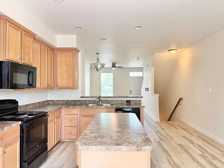 127 Streamview Dr — Photo 11
