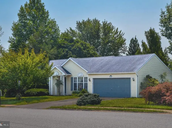 16 Hoffheins Dr, New Freedom, PA 17349