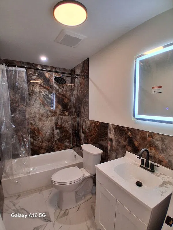 3 bed, 1.0 bath, 2200 sqft, $2,500 — Photo 1