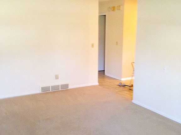 4th image of 1205 E Franklin Ave