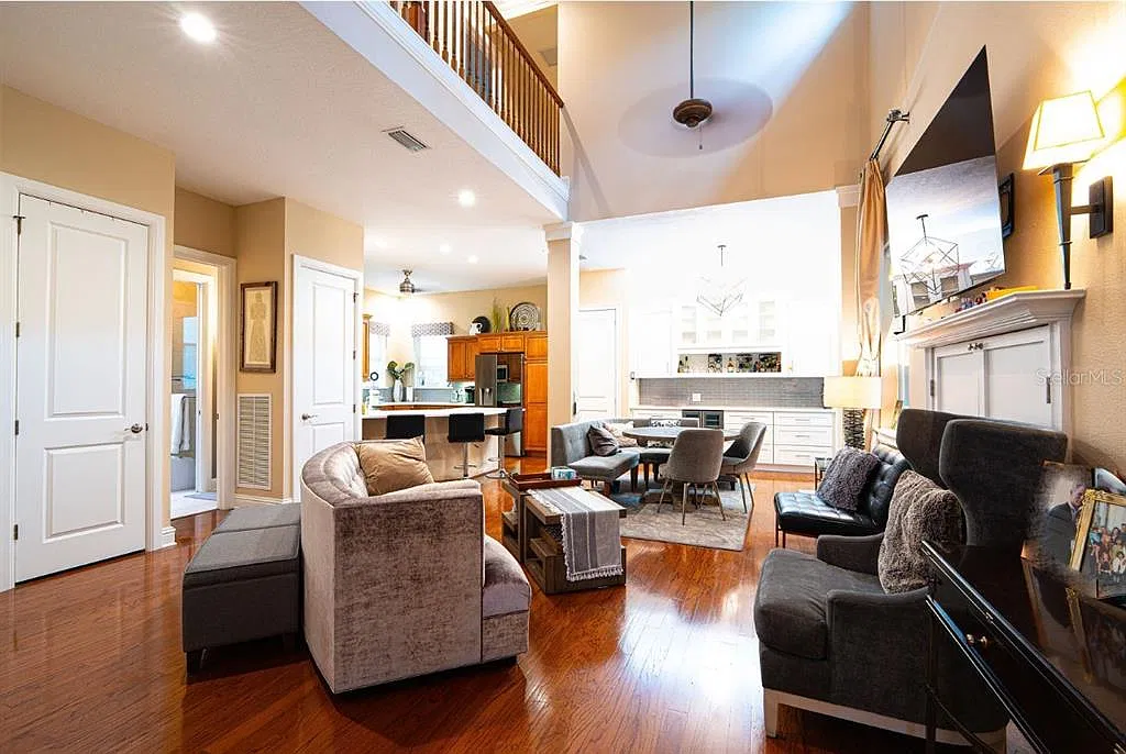 4 bed, 3.0 bath, 2365 sqft, $10,000 — Photo 3