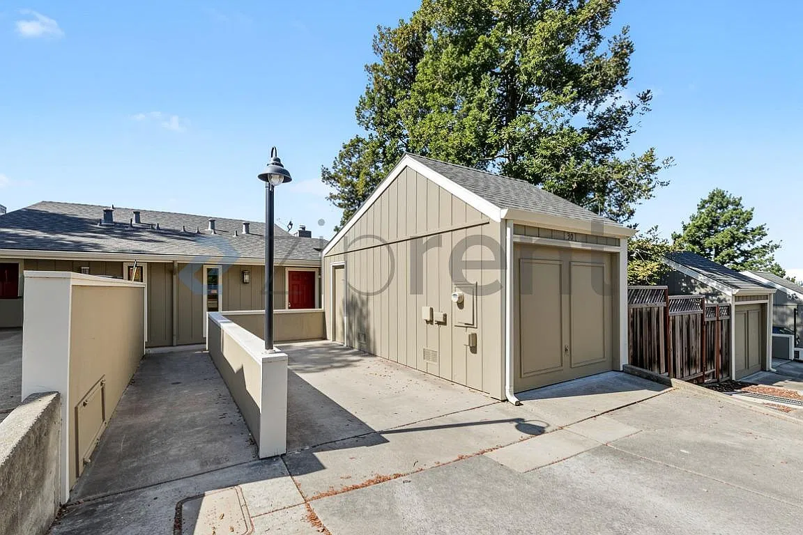 3 bed, 2.5 bath, 1478 sqft, $4,350 — Photo 4