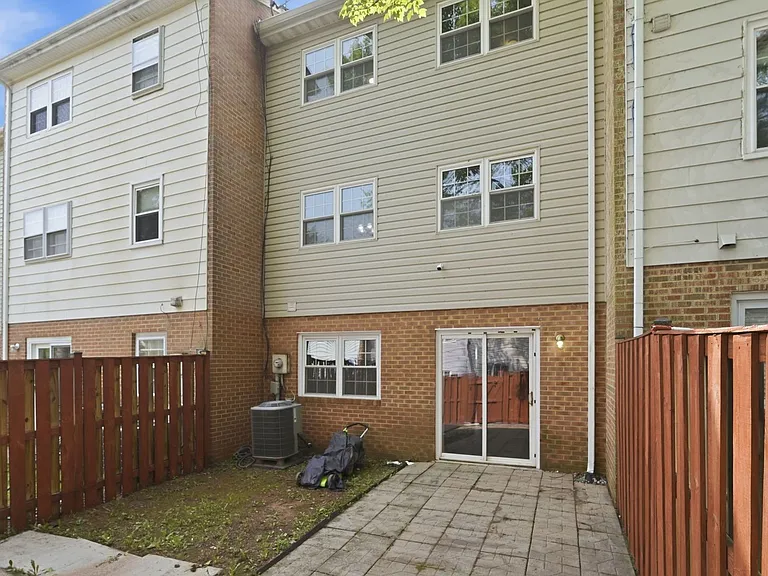 9178 Laurelwood Ct — Photo 40