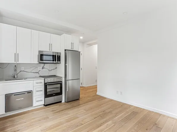 160 East 48th Street image 1 of 11