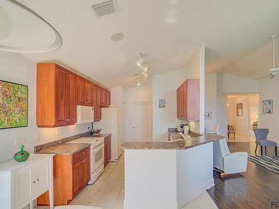 3rd image of 15 Pine Harbor Dr