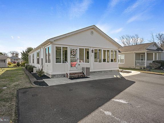 2nd image of 395 Barefoot Ln