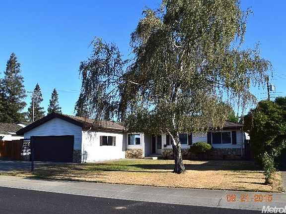 2nd image of 806 Greenwood Dr