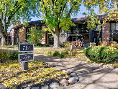 740 Saint Andrews Ln APT 1, Crystal Lake, IL, 60014