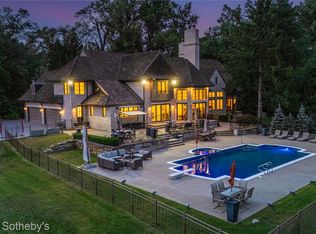 26377 Willowgreen Dr, Franklin, MI 48025