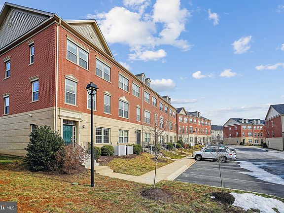 2nd image of 16118 Haygrath Pl