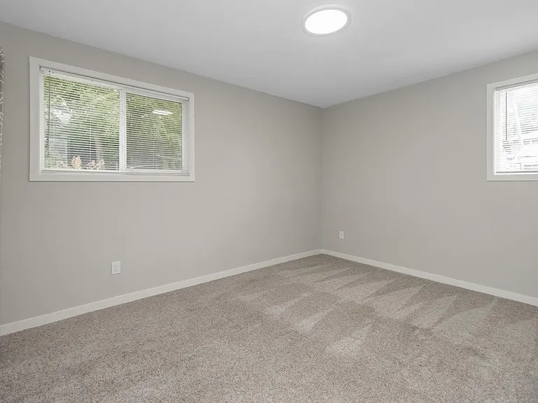 304 4th Ave NW #2 — Photo 17