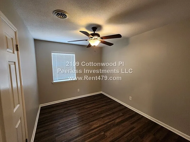 2109 Cottonwood Pl — Photo 6