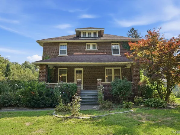 19701 Karr Rd, Belleville, MI 48111