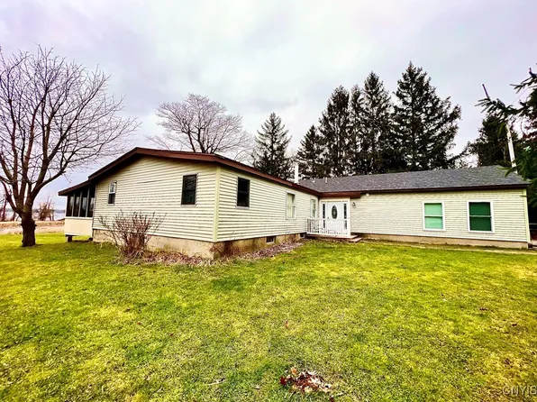 21357 Storrs Rd, Sackets Harbor, NY 13685