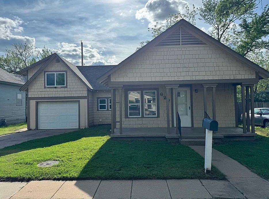 1st image of 627 Houser Dr