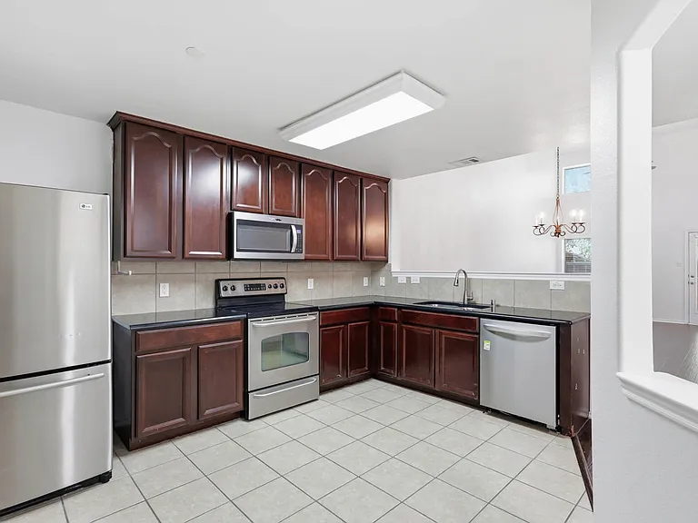 10067 Wake Bridge Dr — Photo 7