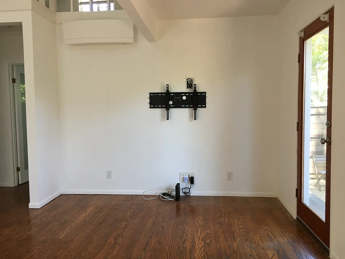 Building Photo - 347 6th Ave
