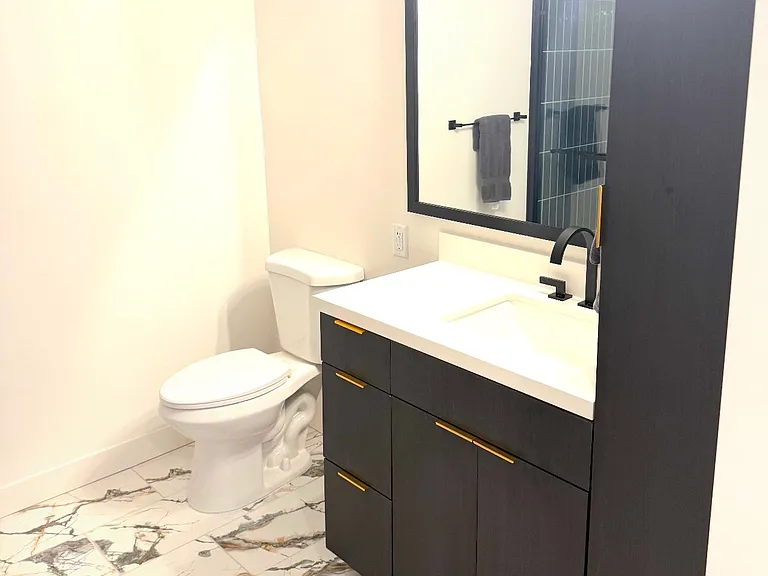 1838 Washington St #1 — Photo 9