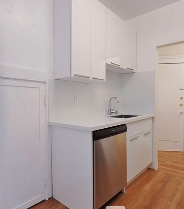 5th image of 636 33rd Ave #636
