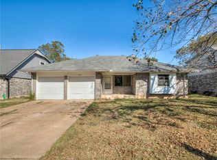 1025 NW 22nd St, Moore, OK 73160