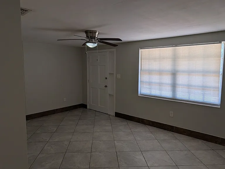 10828 Hillcrest Ave — Photo 8