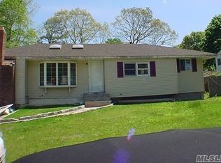 9 Newtown Ave, Selden, NY 11784