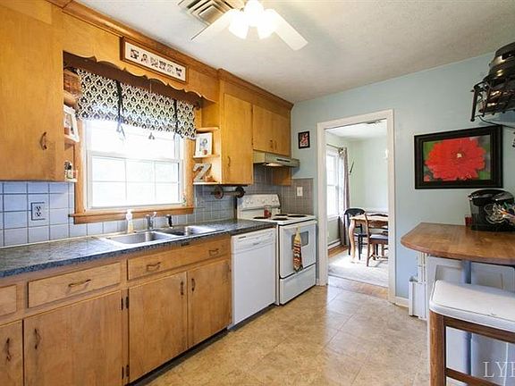 5th image of 46 Windsor Ln