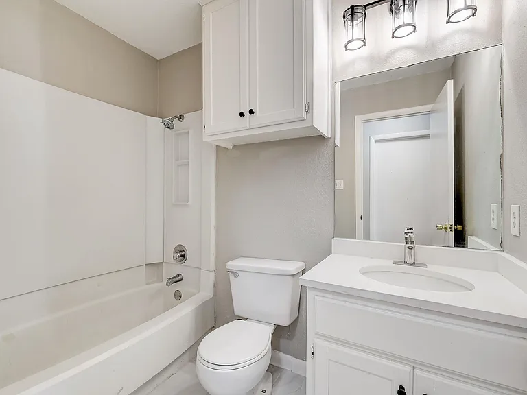 1406 Hyridge Cir — Photo 11