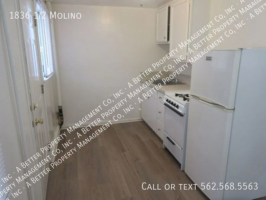 1836 1/2 N Molino Ave