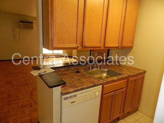 5th image of 515 S 12th St Rear 8
