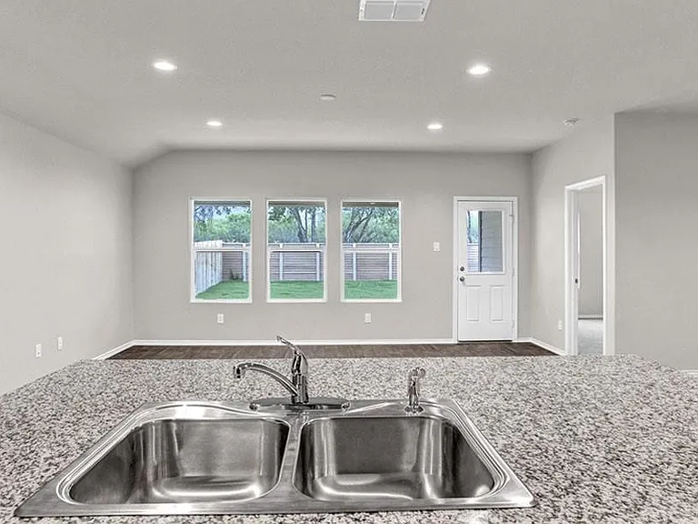 6008 Roderick Dr — Photo 5