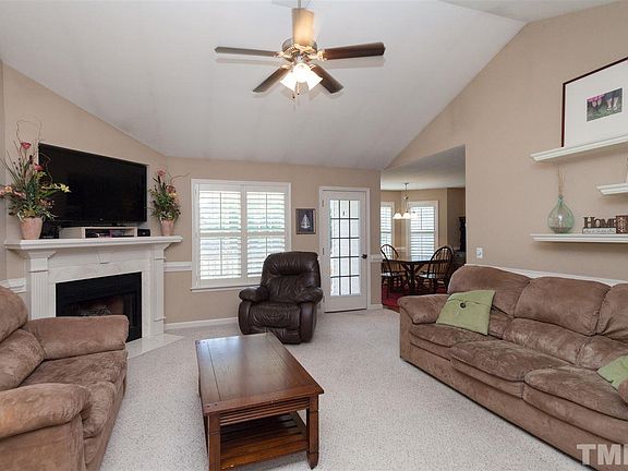 5th image of 29 Hickory Nut Dr