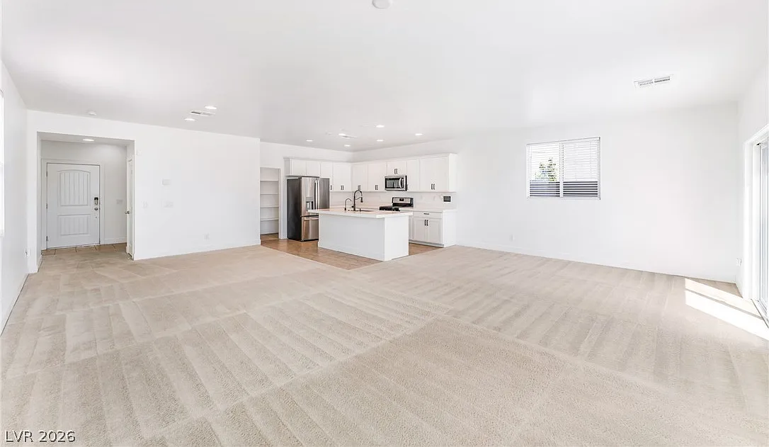 3 bed, 2.5 bath, 2129 sqft, $2,300 — Photo 4