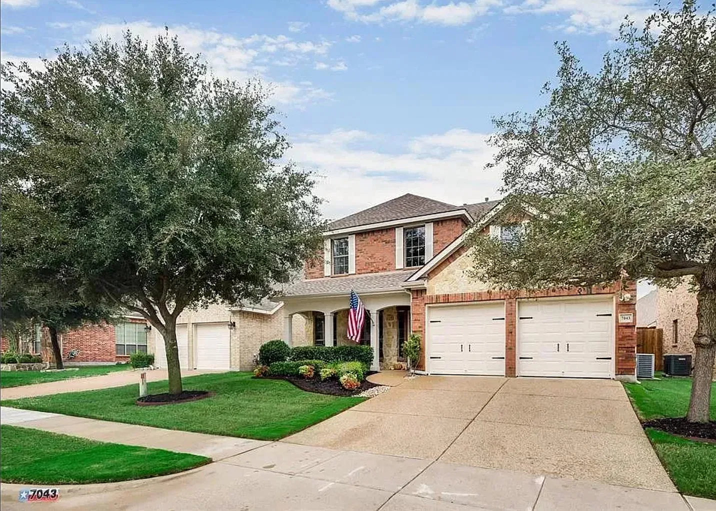 4 bed, 2.5 bath, 2672 sqft, $2,900 — Photo 2