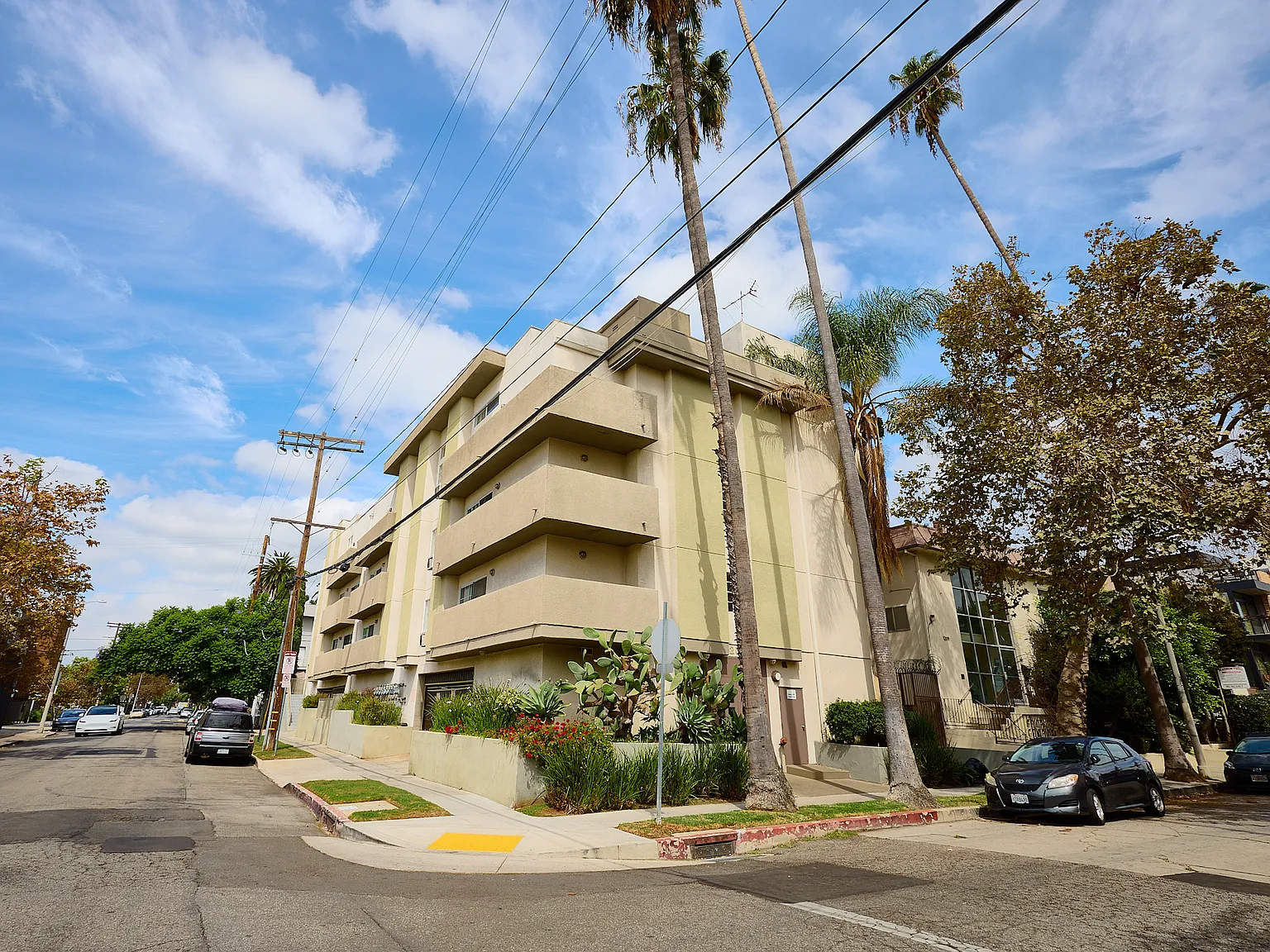 1201 N. Mansfield Ave. — Photo 2