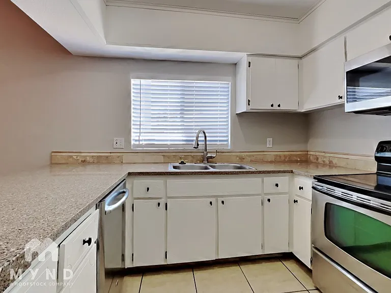 1864 E Kirkland Ln — Photo 3