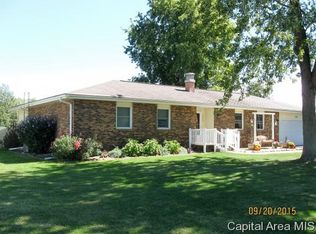 2026 E Lake Shore Dr, Taylorville, IL 62568