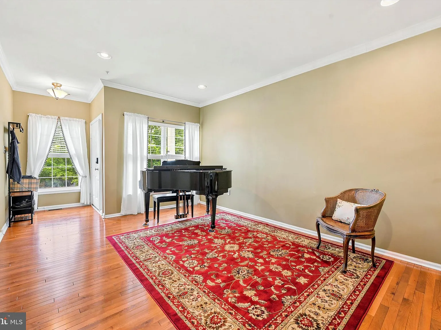 3 bed, 3.5 bath, 2808 sqft, $2,850 — Photo 2