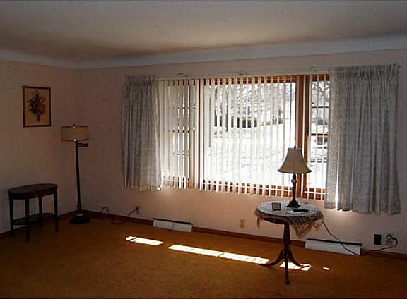 3rd image of 415 E 6th St