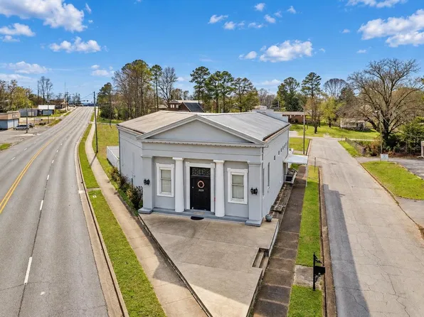 3325 N Jackson Hwy, Sheffield, AL 35660