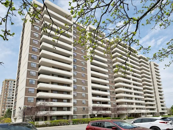 3 Lisa St #910, Brampton, ON L6T 4A2