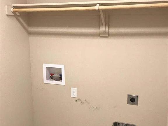 5th image of 329 Emerald Creek Dr