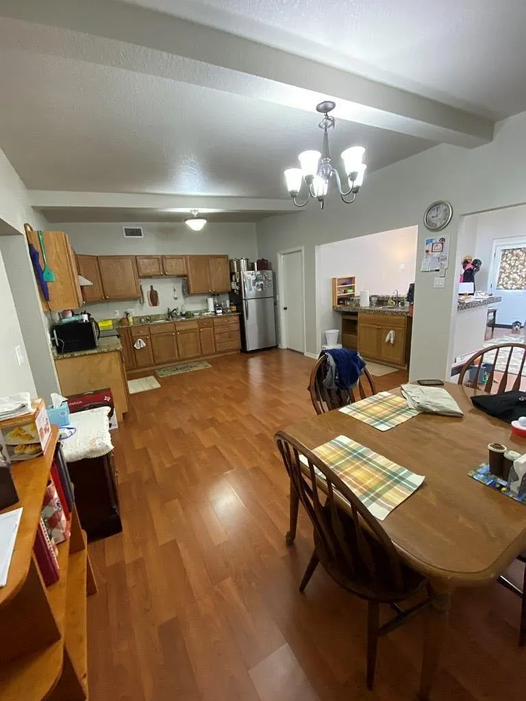 3 bed, 2.0 bath, 1384 sqft, $1,700 — Photo 4