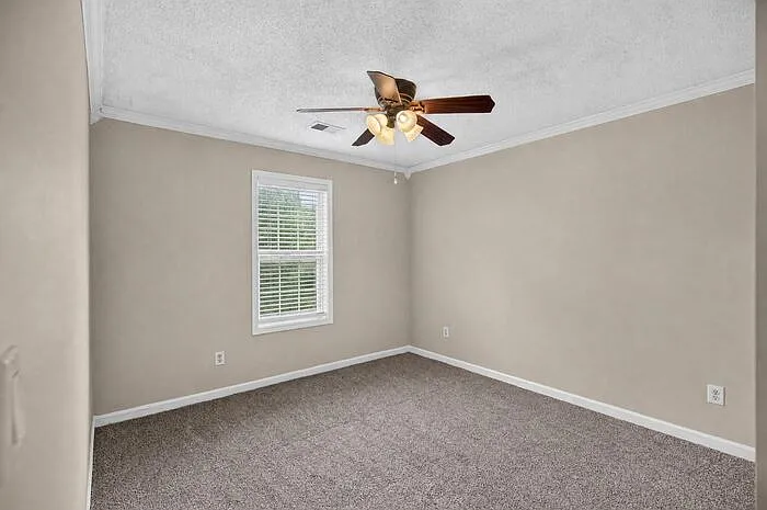 390 Silverthorn Dr NW — Photo 11