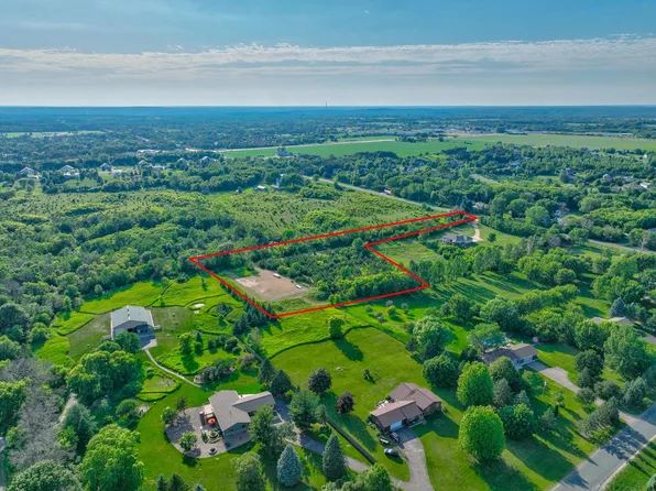 651 Badlands Rd, Hudson, WI 54016