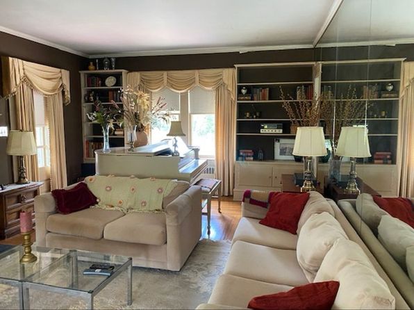 8 Mayfield Dr