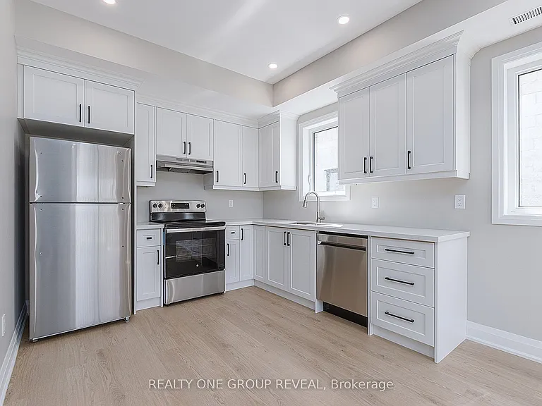 223 Grenfell St #3 — Photo 2